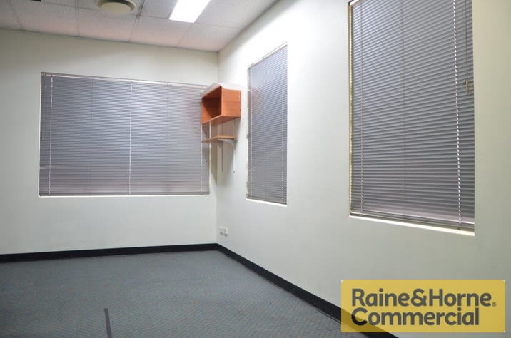 Click to view all images Coorparoo QLD 4151 - Image 1
