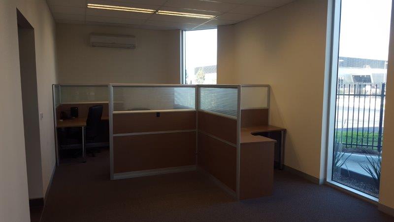Click to view all images 1 Mogul Court Deer Park VIC 3023 - Image 3