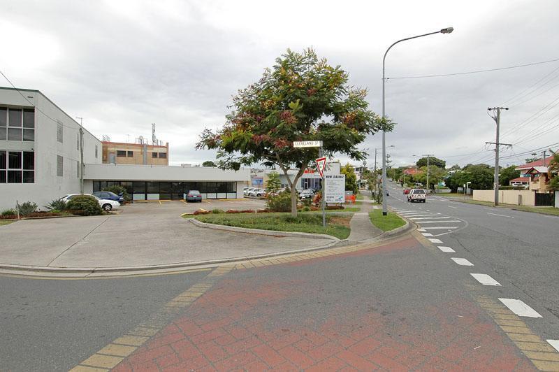 Click to view all images 98 Cleveland Street Greenslopes QLD 4120 - Image 2