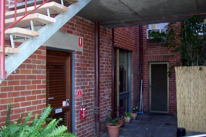 Click to view all images 218 Upper Heidelberg Road Ivanhoe VIC 3079 - Image 2