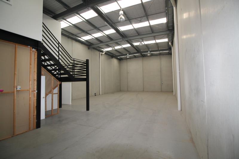 Click to view all images 2/4 Bormar Drive Pakenham VIC 3810 - Image 2