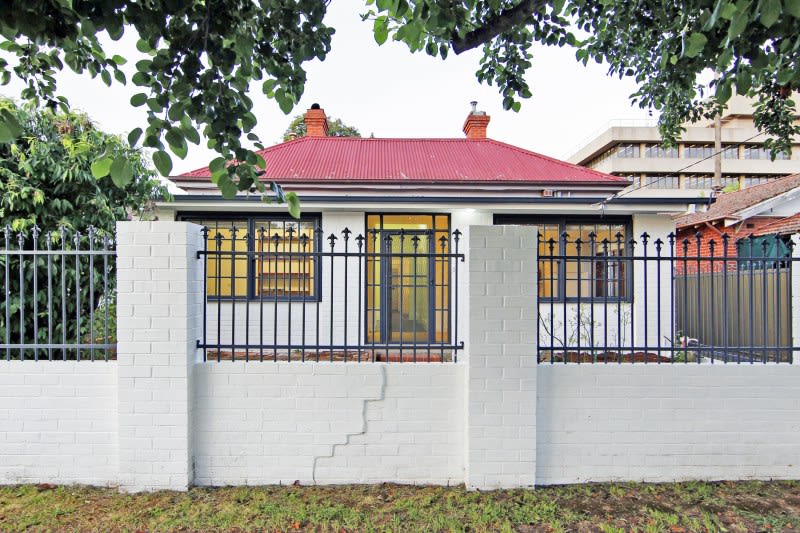 Click to view all images 560 Englehardt Street Albury NSW 2640 - Image 1