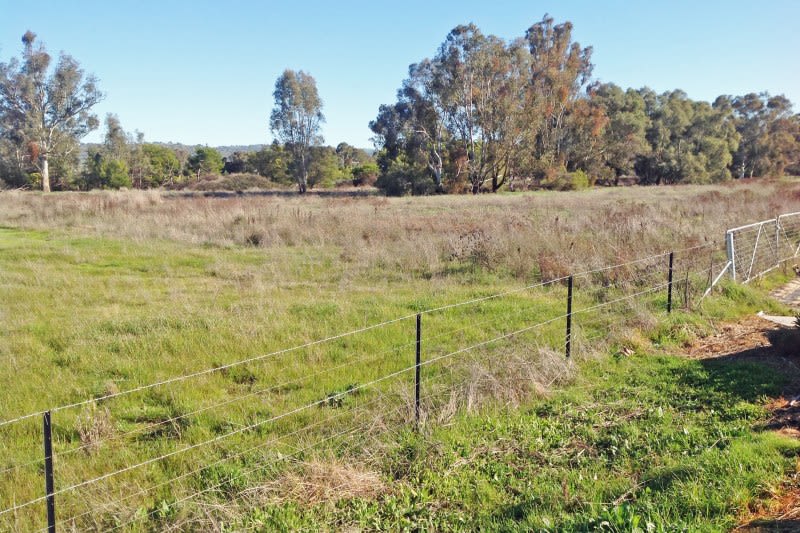 Click to view all images 1 Moloney Drive Wodonga VIC 3690 - Image 2