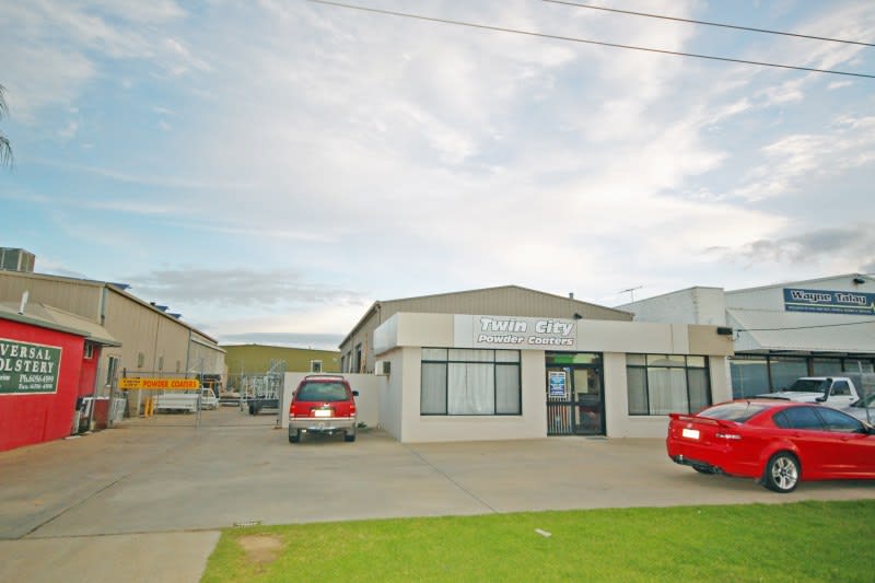 Click to view all images 17 Mint Street Wodonga VIC 3690 - Image 1