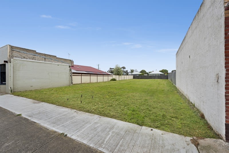 Click to view all images 31-33 Walsgott Street North Geelong VIC 3215 - Image 3