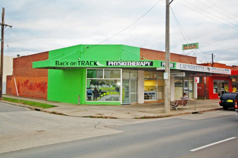 Click to view all images 1071 Mate Street Albury NSW 2640 - Image 2