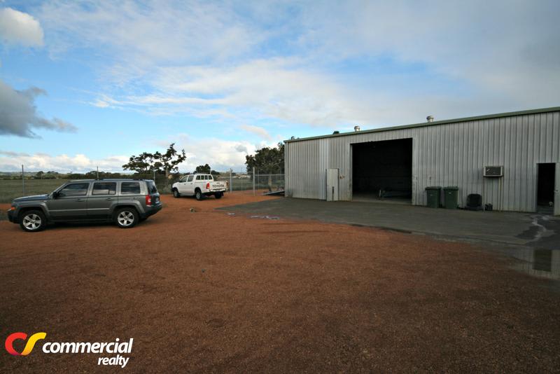 Click to view all images Rear Unit/21 Sweny Drive Australind WA 6233 - Image 2