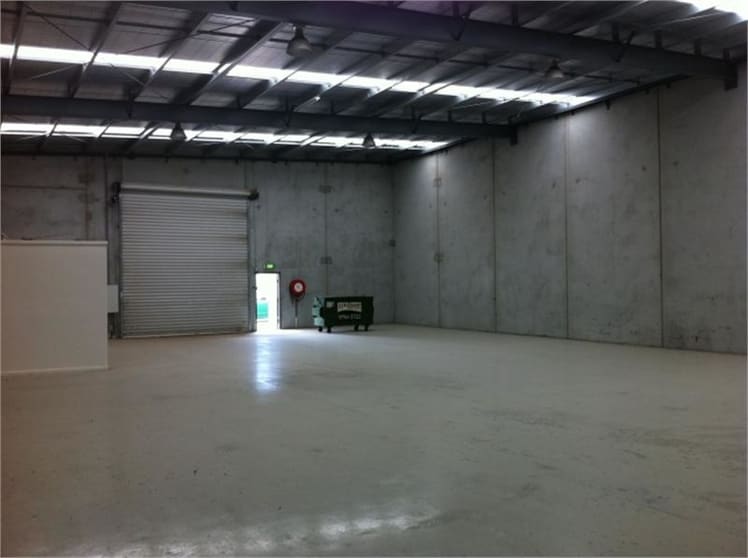 Click to view all images 10 Craven Court Hallam VIC 3803 - Image 2