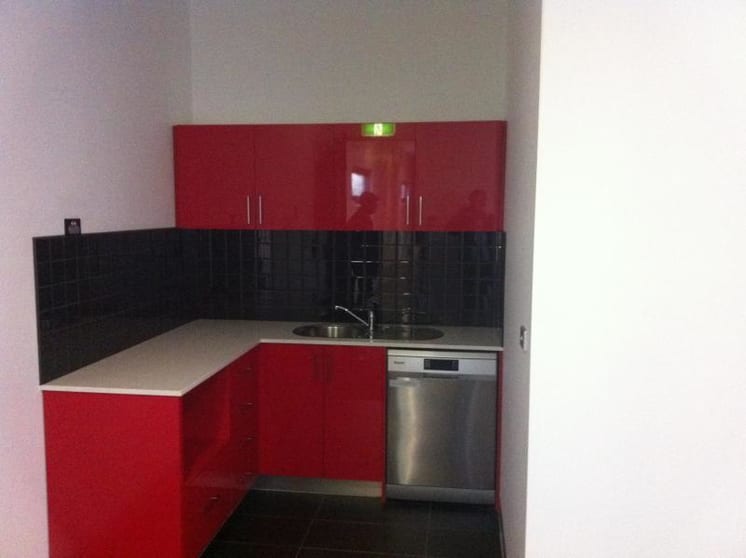 Click to view all images 10/17 Yarra Street Abbotsford VIC 3067 - Image 2
