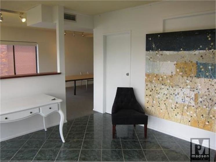 Click to view all images Seventeen Mile Rocks QLD 4073 - Image 1
