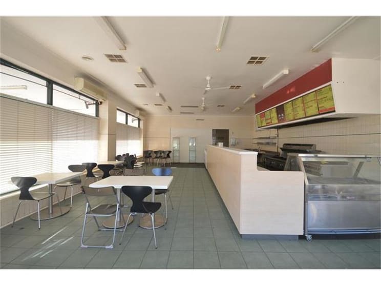 Click to view all images 5 William Street Raymond Terrace NSW 2324 - Image 2