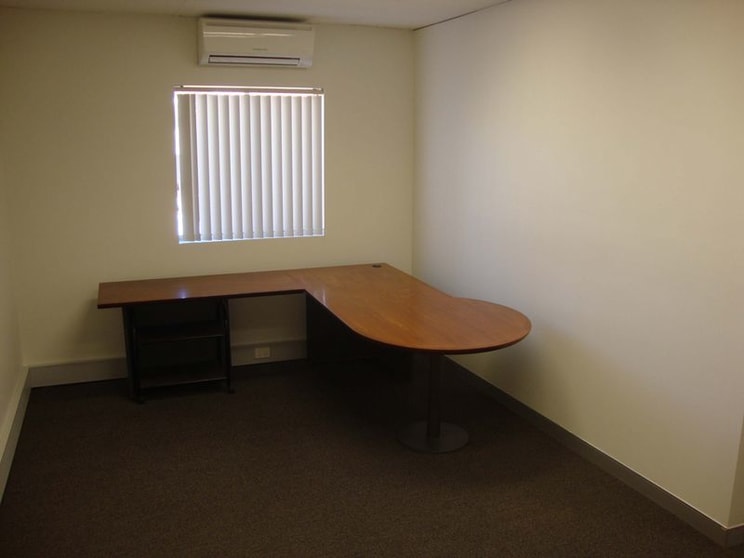 Click to view all images 2/120 Erina Street Gosford NSW 2250 - Image 2