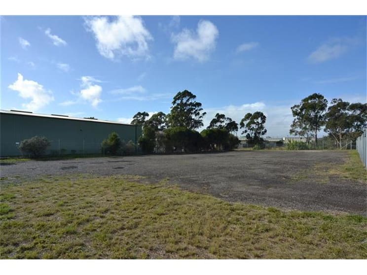 Click to view all images 38 Heather Street Heatherbrae NSW 2324 - Image 2