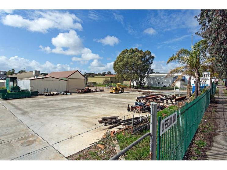 Click to view all images 90 Research Road Pooraka SA 5095 - Image 1