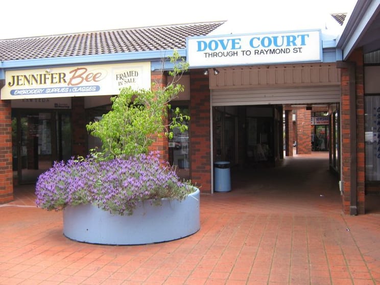 Click to view all images 2/306 Raymond Street Sale VIC 3850 - Image 3