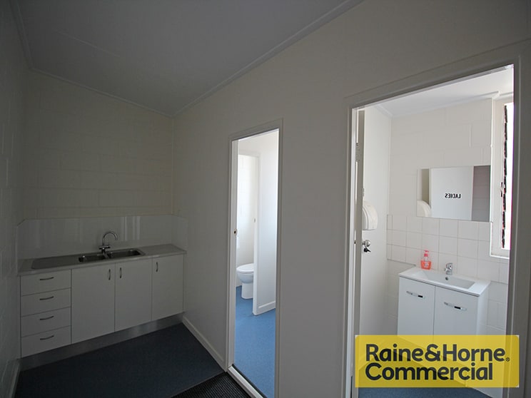 Click to view all images Suite 3/67 Brighton Road Sandgate QLD 4017 - Image 3