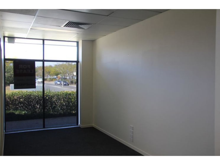 Click to view all images Burleigh Waters QLD 4220 - Image 3