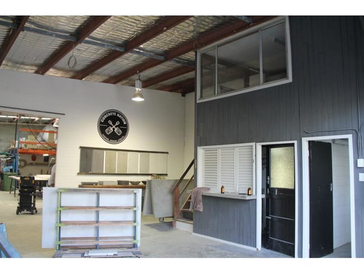 Click to view all images 2/5 Alex Fisher Drive Burleigh Heads QLD 4220 - Image 2