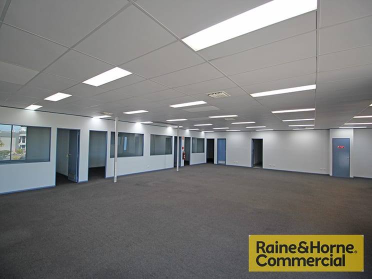 Click to view all images 1/186 Granite Street Geebung QLD 4034 - Image 3