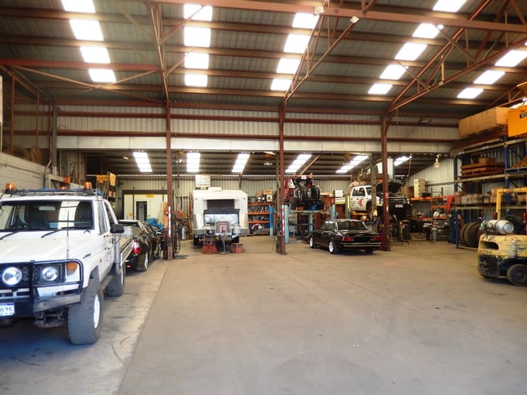 Click to view all images 4 Lower Park Road Maddington WA 6109 - Image 2