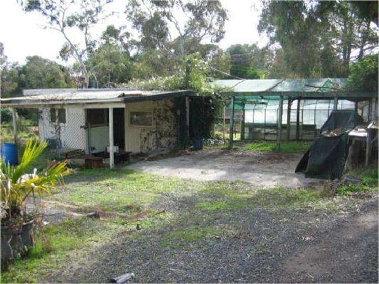 Click to view all images 33 Research-Warrandyte Road Research VIC 3095 - Image 3