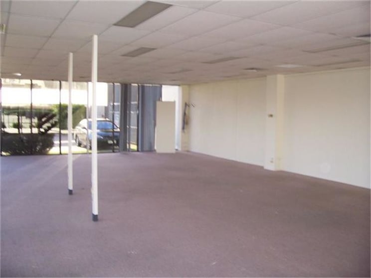 Click to view all images 4-6 Conquest Way Hallam VIC 3803 - Image 3