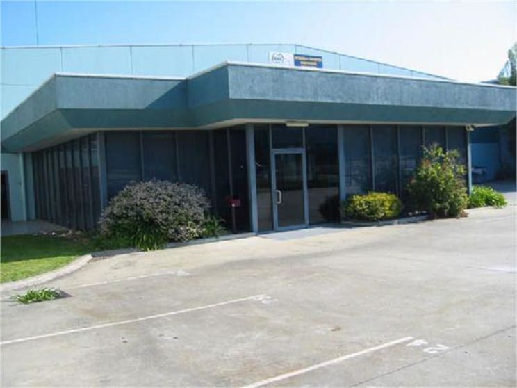 Click to view all images 10 Fiveways Boulevard Keysborough VIC 3173 - Image 1