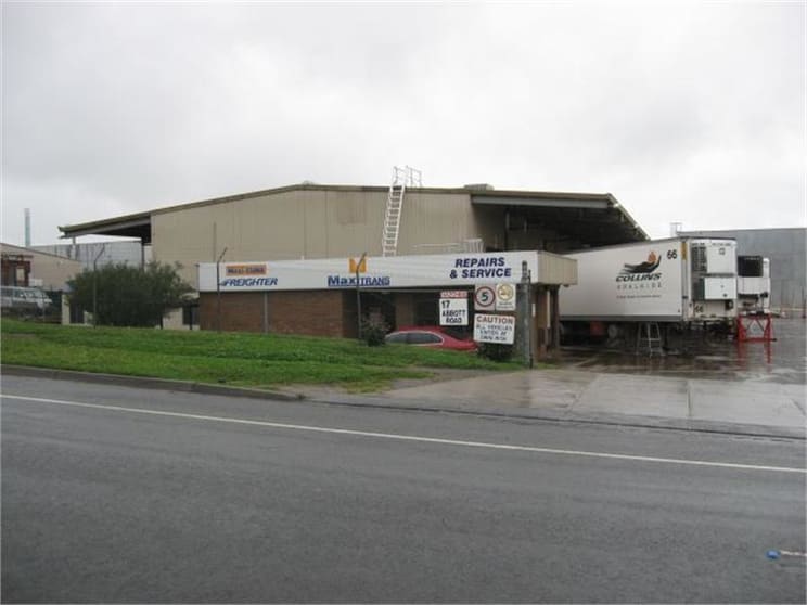 Click to view all images 17 Abbott Road Hallam VIC 3803 - Image 2