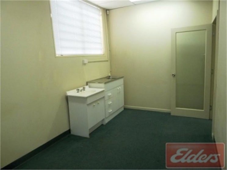 Click to view all images Woolloongabba QLD 4102 - Image 2