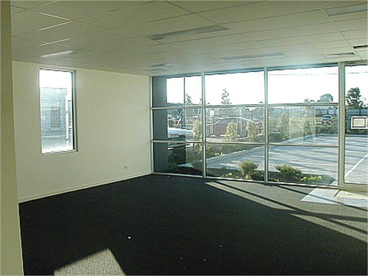Click to view all images 17 Vella Drive Sunshine VIC 3020 - Image 2