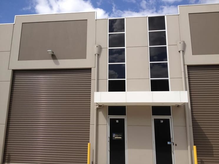 Click to view all images 30/82 Makland Drive Derrimut VIC 3030 - Image 2
