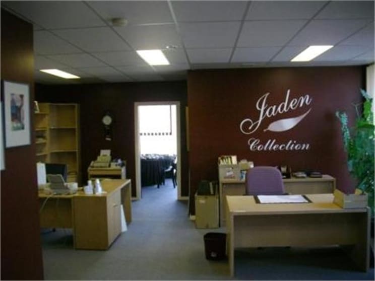 Click to view all images 35 Governor Road Mordialloc VIC 3195 - Image 3