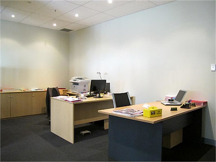 Click to view all images 10.10/167 Queen Street Melbourne VIC 3000 - Image 2
