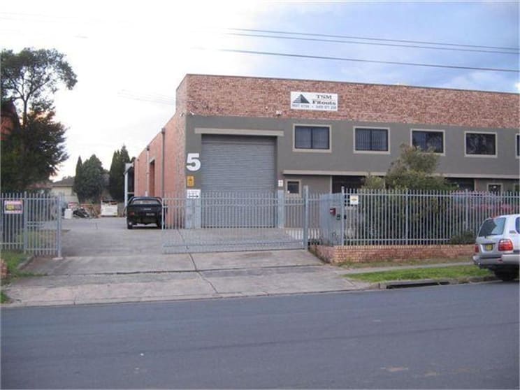 Click to view all images 5 Powdrill Road Prestons NSW 2170 - Image 2