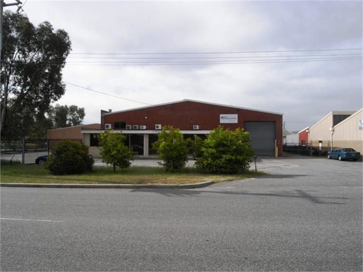 Click to view all images 2 & 4 Roy Street Welshpool WA 6106 - Image 1