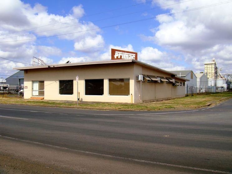 Click to view all images 213 Bridge Street Oakey QLD 4401 - Image 1