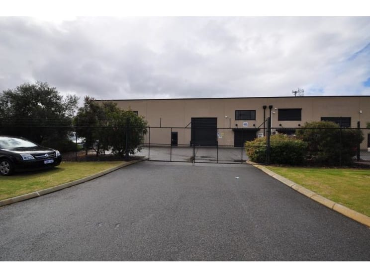 Click to view all images 44a Denninup Way Malaga WA 6090 - Image 2