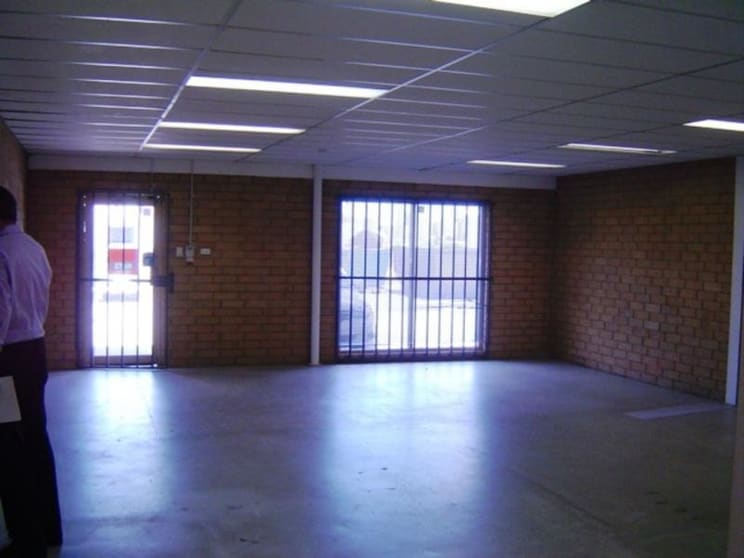Click to view all images 1/10 Midas Road Malaga WA 6090 - Image 2