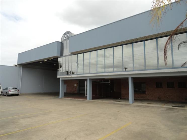 Click to view all images 27 Elizabeth Street Wetherill Park NSW 2164 - Image 2