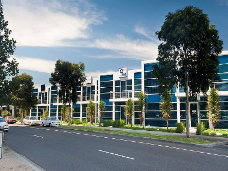 Click to view all images 11/75 Lorimer Street Port Melbourne VIC 3207 - Image 1