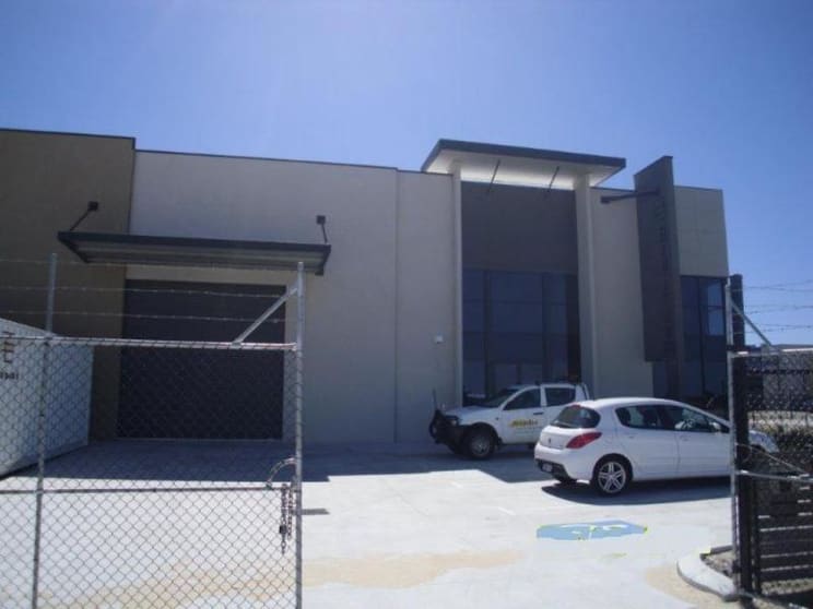 Click to view all images 37 Mordaunt Circuit Canning Vale WA 6155 - Image 3