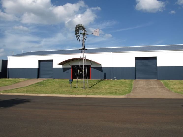 Click to view all images 4 Barrabool Court Wilsonton QLD 4350 - Image 2