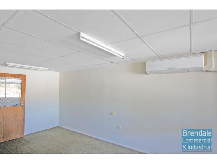 Click to view all images 8/2 Ebert Parade Lawnton QLD 4501 - Image 1
