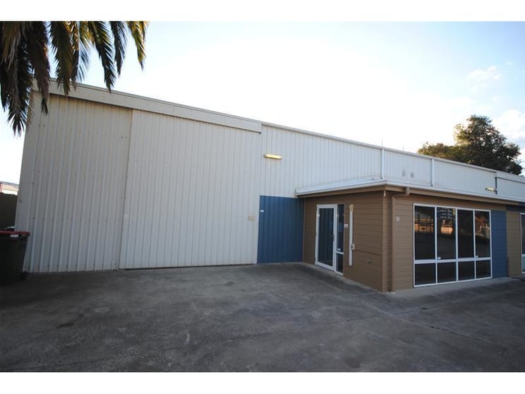 Click to view all images Unit 2, 13A Gates Road Hackham SA 5163 - Image 1