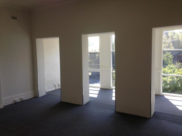 Click to view all images 67 Robe Street St Kilda VIC 3182 - Image 3