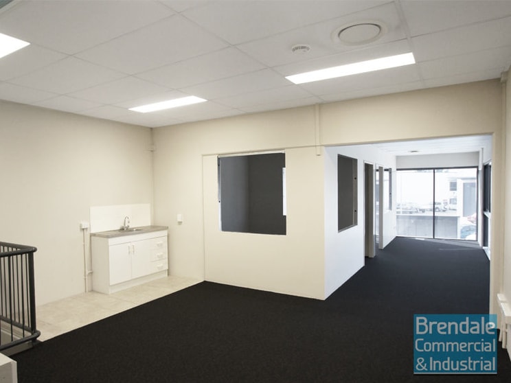 Click to view all images 17/18 Hinkler Court Brendale QLD 4500 - Image 2