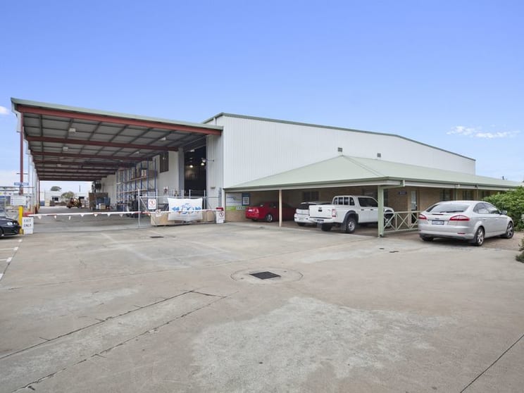 Click to view all images 1-7 Ilda Road Canning Vale WA 6155 - Image 2