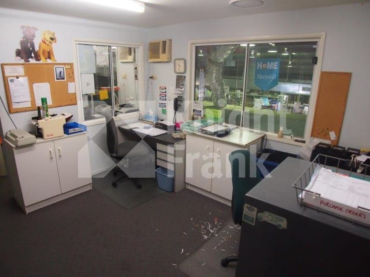 Click to view all images 403 Yaamba Road Park Avenue QLD 4701 - Image 3