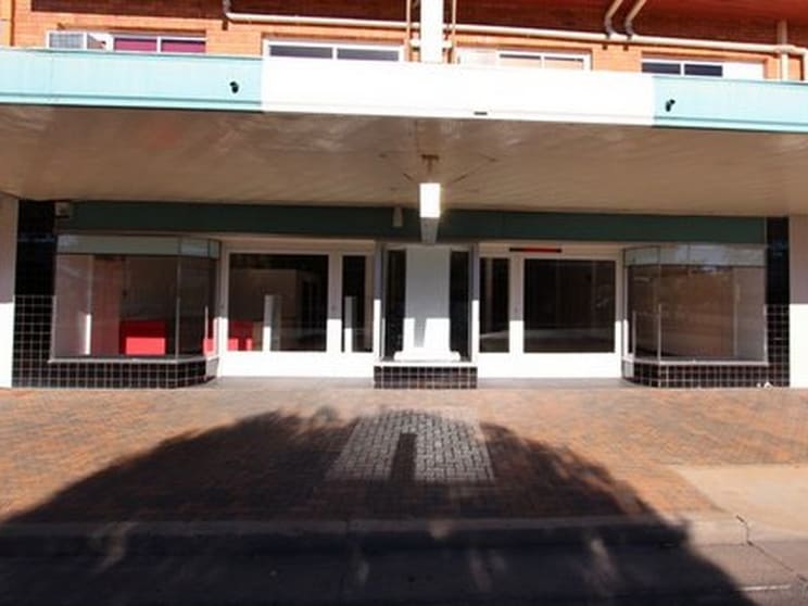 Click to view all images 4-6 Wills Street Charleville QLD 4470 - Image 1