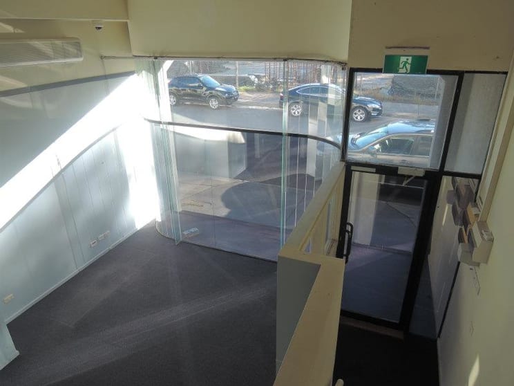 Click to view all images 5 Abbott Street Fairfield VIC 3078 - Image 2